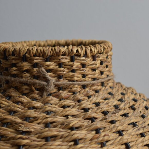 Handmade Large Woven Seagrass Rattan Round Table Vase Western Cottage Decor - Picture 3 of 9